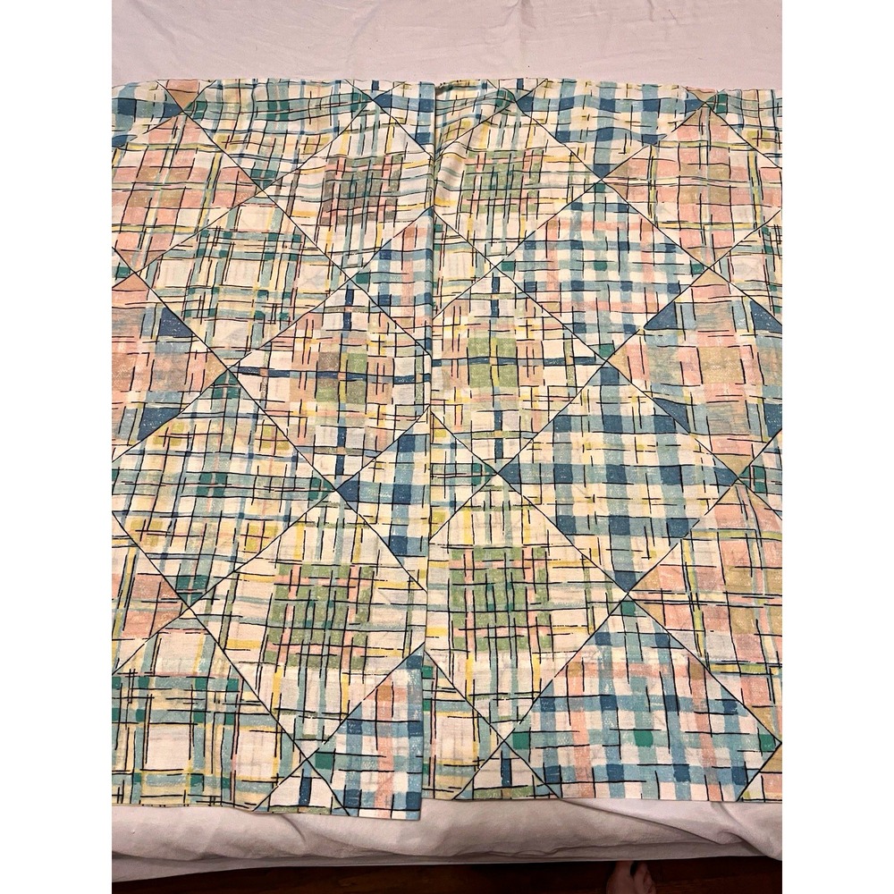 2 VTG WestPoint Stevens Standard Pillowcases Bed Cover Cotton/Poly Geometric